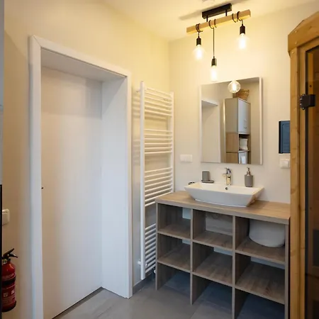 Huge With Sauna And Free Parking