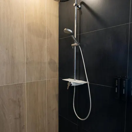 Huge With Sauna And Free Parking アパート