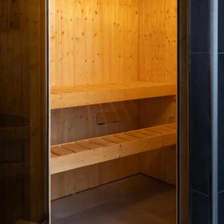 Huge With Sauna And Free Parking