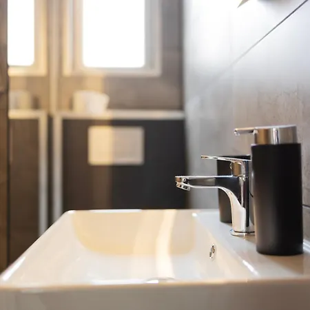 Huge With Sauna And Free Parking *