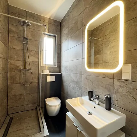 Huge With Sauna And Free Parking アパート ドゥイスブルグ