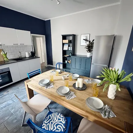 Huge With Sauna And Free Parking アパート