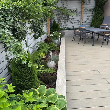 アパート Huge With Sauna And Free Parking ドゥイスブルグ